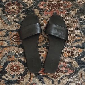 Nisolo black isla slides